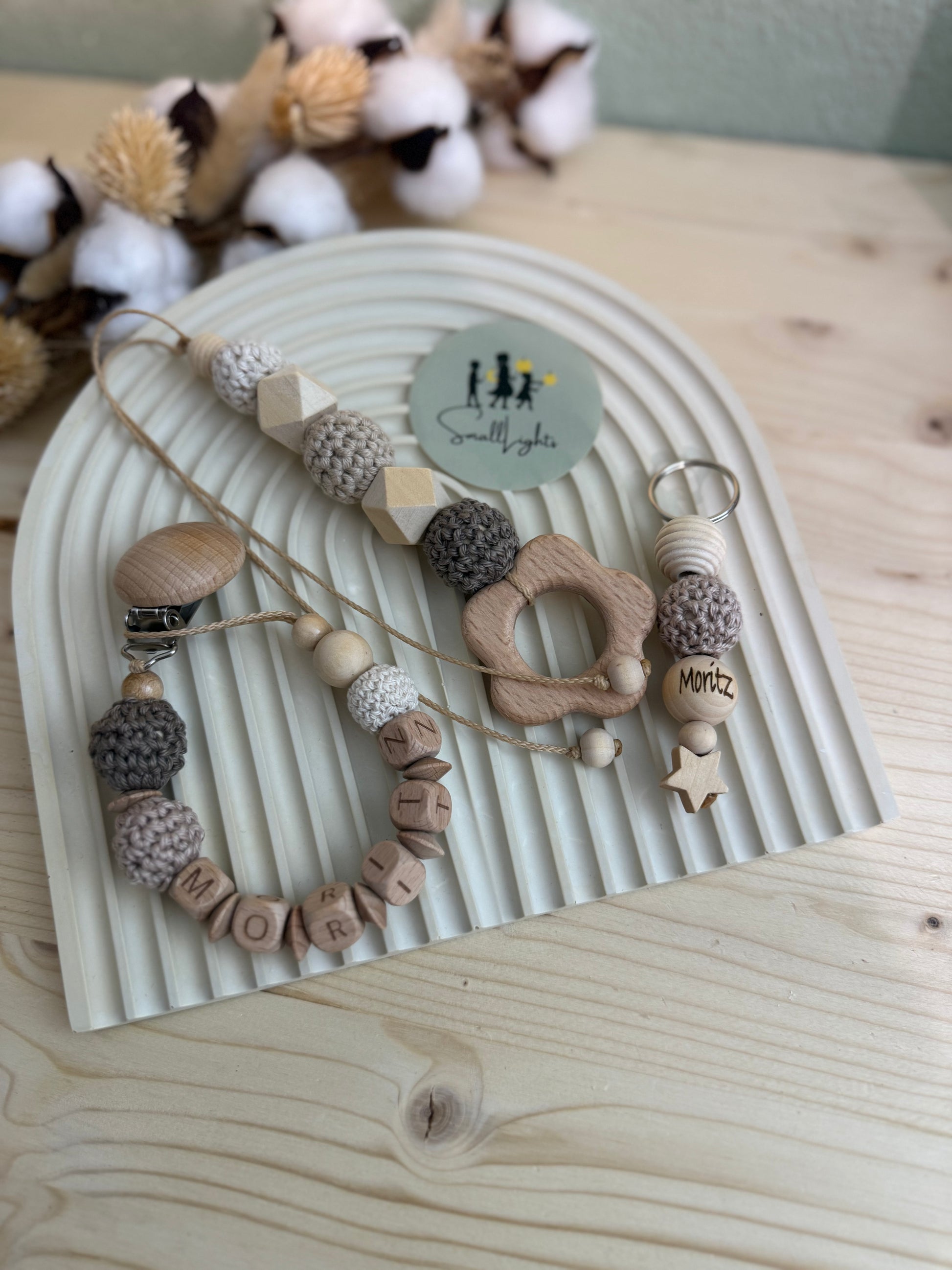 [Product Name] – Liebevoll handgemachtes Babygeschenk von Small Lights