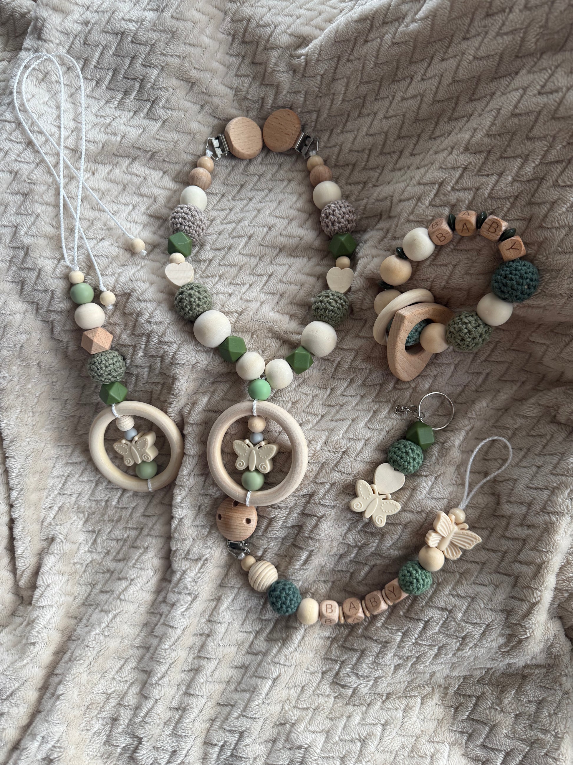 Baby stroller chain, car seat chain and pacifier clip in natural tones – Kinderwagenkette, Babyschalenkette und Schnullerkette in Naturtönen