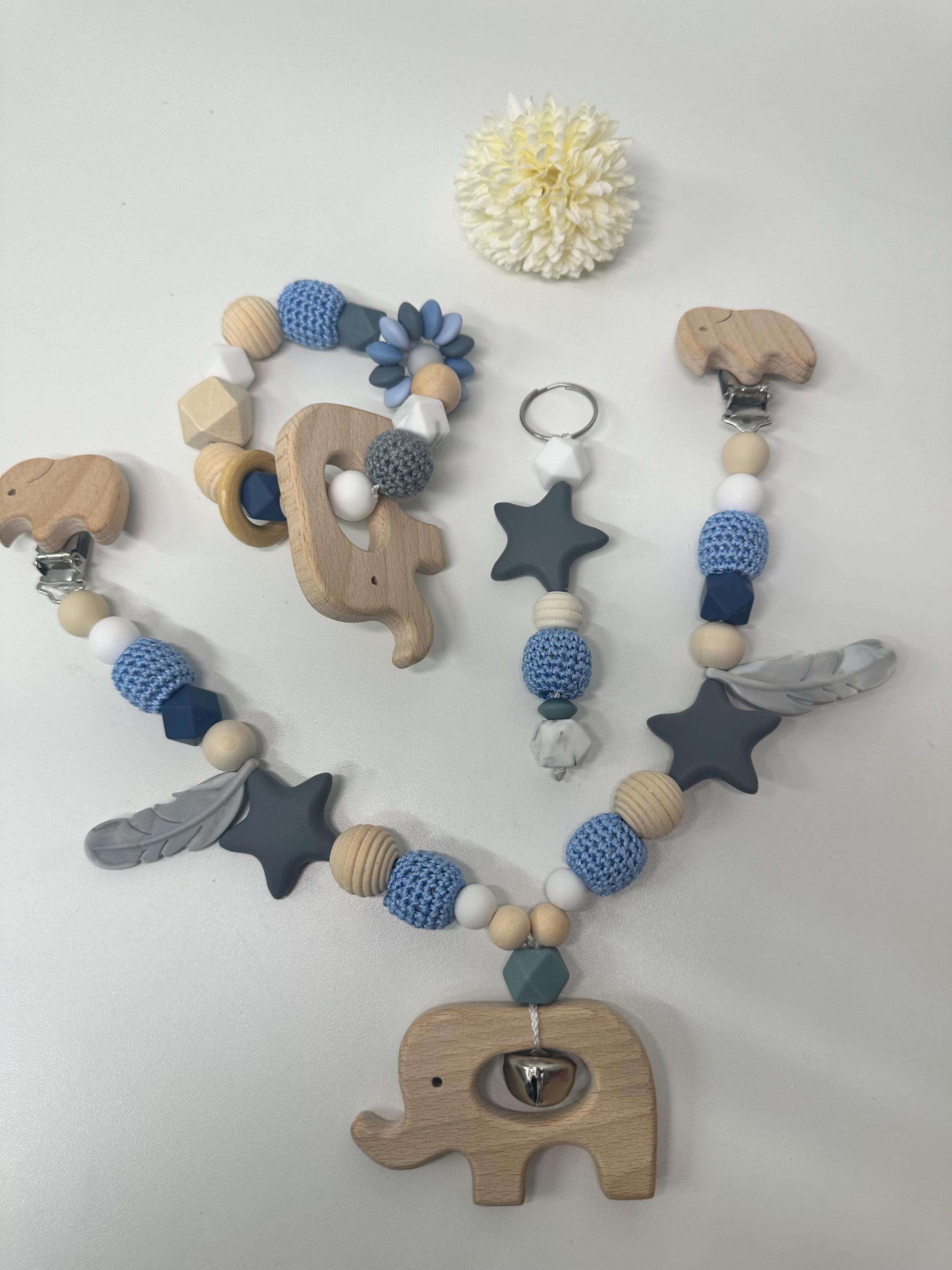 Geschenkset Baby Kinderwagenkette, Babygreifling und Rucksackanhänger - Small Lights Shop